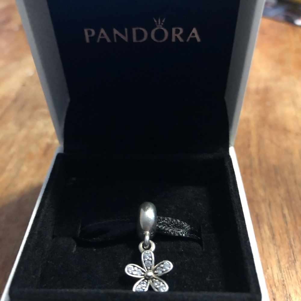Pandora Dazzling Daisy Charm
